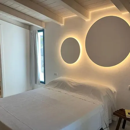 Newly Renovated Traditional Sardinian Dwelling Feriehus