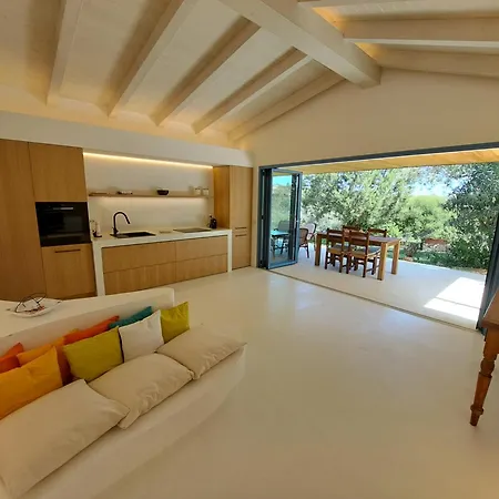 Newly Renovated Traditional Sardinian Dwelling Porto Rotondo