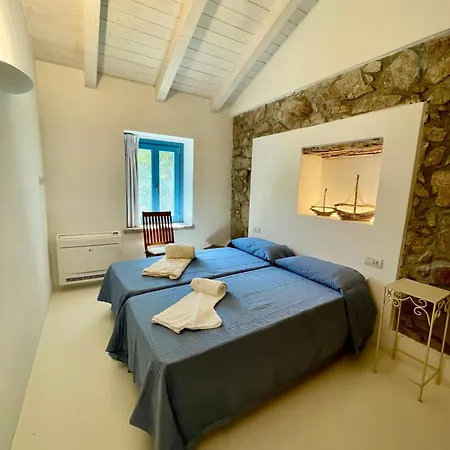 Newly Renovated Traditional Sardinian Dwelling 포르투로톤도