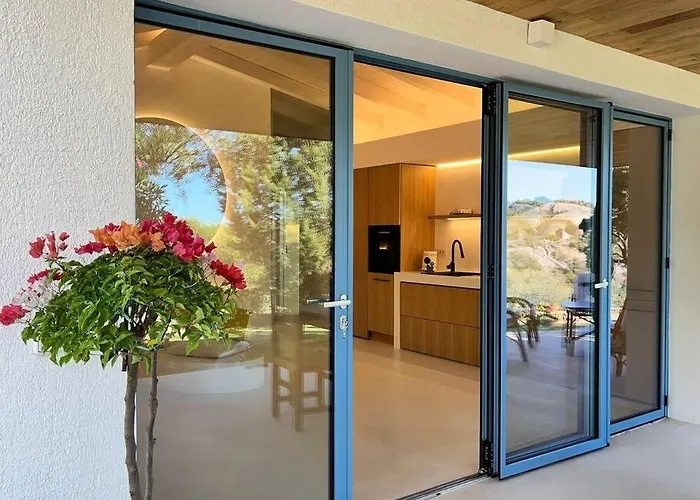 Casa de Férias Newly Renovated Traditional Sardinian Dwelling Porto Rotondo